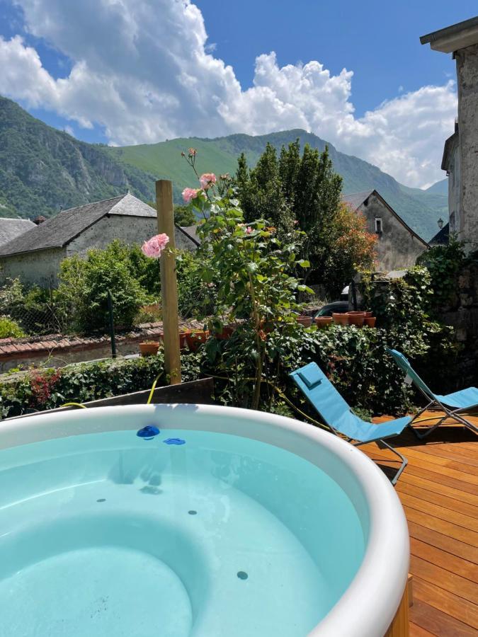 Le Monrepos Avec Jacuzzi Nordique Apartment Bielle Exterior photo